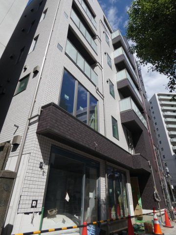 【建物外観】　JR蒲田駅と京急蒲田駅の間にあるマンションです。