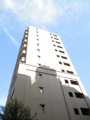 【建物外観】　JR東海道本線「川崎」駅より徒歩7分のマンションです。