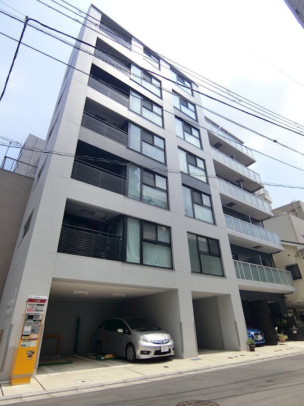 【建物外観】　京浜急行本線「川崎駅」徒歩5分のマンションです。