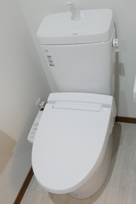 【トイレ】　「温水洗浄便座つきトイレ」 
