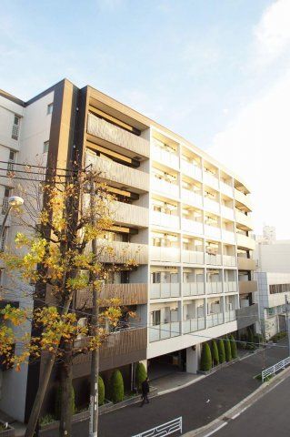 【建物外観】　横浜駅徒歩１１分の綺麗なマンションです。