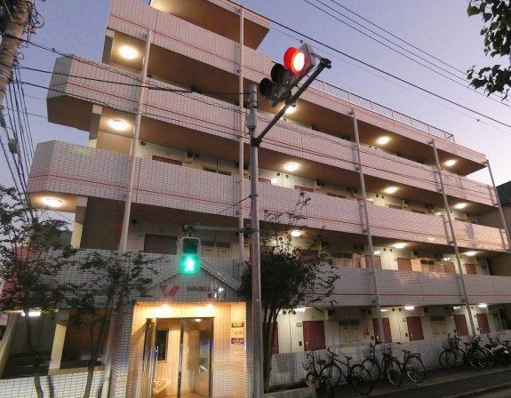【建物外観】　京浜急行線「梅屋敷」駅徒歩10分のマンションです。