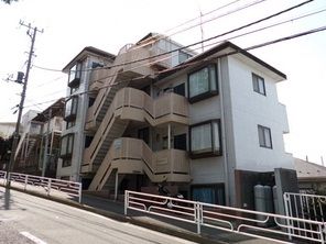 【建物外観】　三ツ沢上町駅徒歩7分のマンションです。