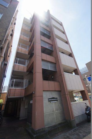【建物外観】　東神奈川駅徒歩8分のマンションです。