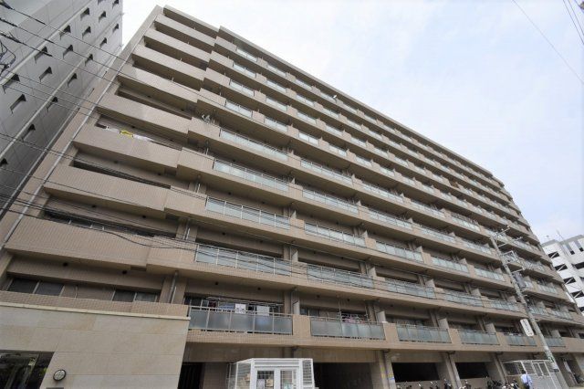 【建物外観】　新横浜駅徒歩6分のマンションです。
