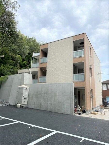 【建物外観】　弘明寺駅最寄の新築マンションです