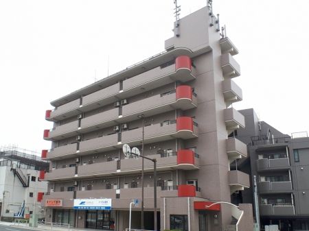 【建物外観】　上星川駅徒歩5分のマンションです。
