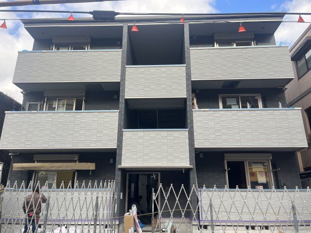 【建物外観】　東海道線「川崎駅」徒歩19分の新築アパートです。