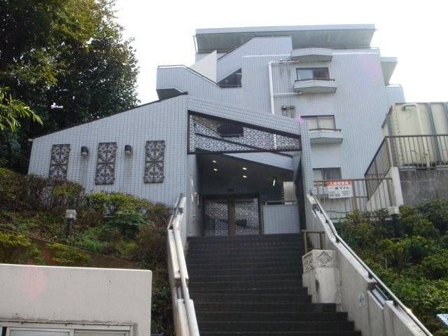 【建物外観】　大倉山駅徒歩7分のマンションです。