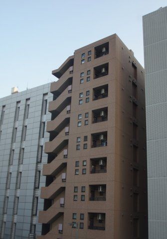 【建物外観】　JR「川崎」駅より徒歩圏内のマンションです。