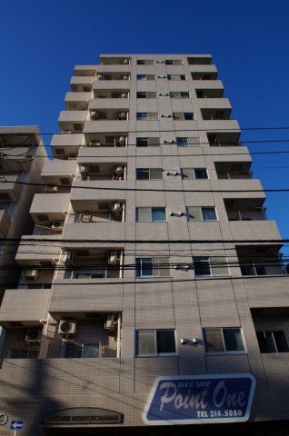 【建物外観】　京急本線「戸部」駅より徒歩8分の高級分譲賃貸マンションです。