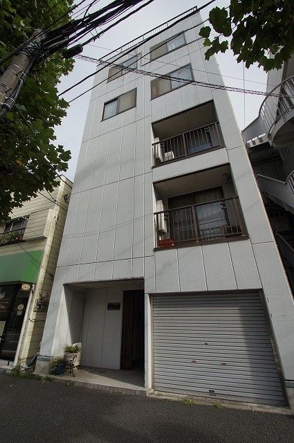 【建物外観】　人気エリア「横浜」駅より徒歩圏内のマンションです。