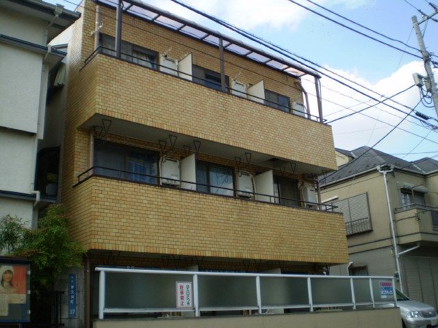 【建物外観】　「礼金０円・敷金０円」のアパートです。