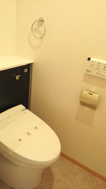 【トイレ】　個室タイプのトイレです