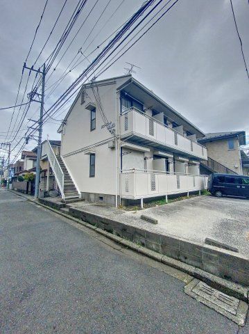 【建物外観】　大倉山駅徒歩3分のアパートです。