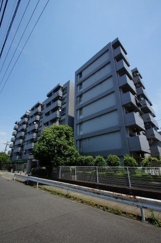【建物外観】　JR南武線「武蔵新城」駅より徒歩5分のマンションです