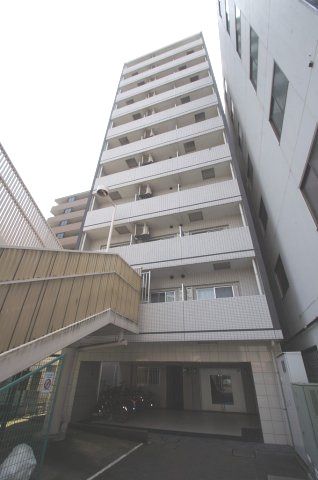 【建物外観】　東神奈川駅徒歩3分のマンションです。