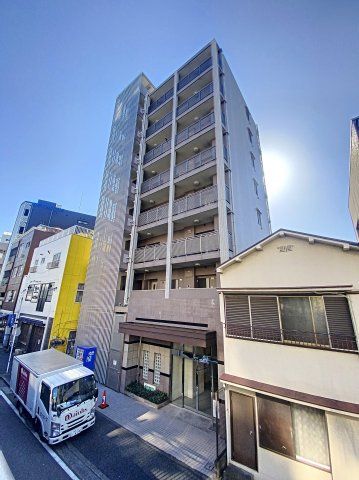 【建物外観】　横浜駅西口から徒歩圏内の立地の良いマンションです。