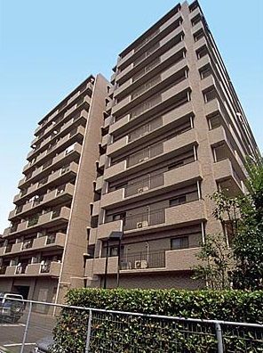 【建物外観】　「ラゾーナ川崎」近くのマンションです。