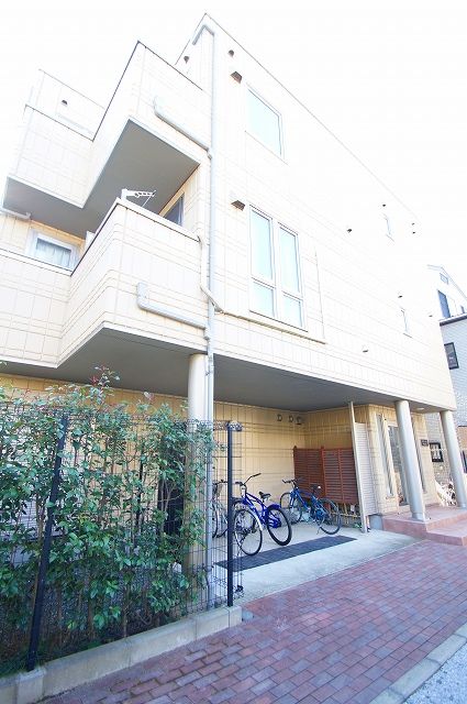 【建物外観】　JR東海道本線「川崎」駅より徒歩圏内のマンションです。