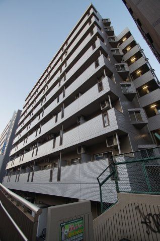 【建物外観】　横浜駅徒歩8分の便利な立地です