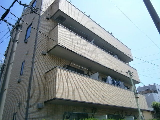 【建物外観】　川崎駅徒歩圏内のマンションですよ。