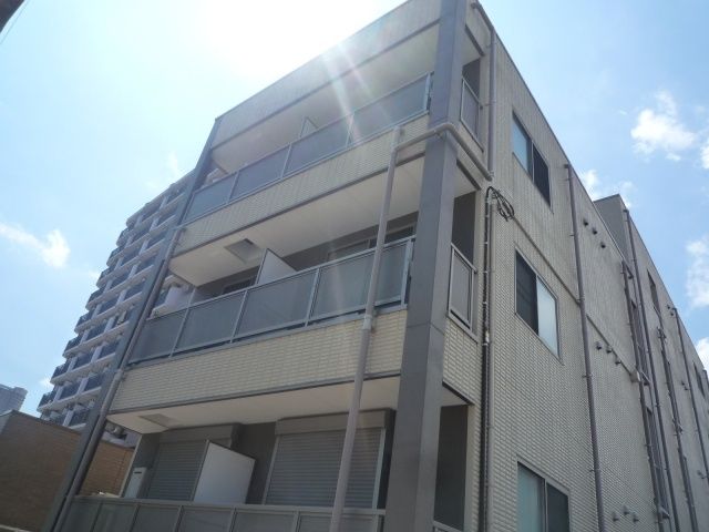 【建物外観】　JR京浜東北線「新子安」駅より徒歩7分のマンションです。