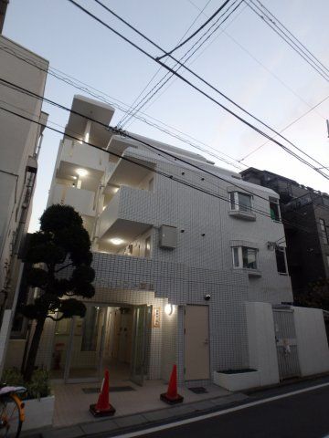 【建物外観】　京急本線「梅屋敷」駅より徒歩5分のマンションです