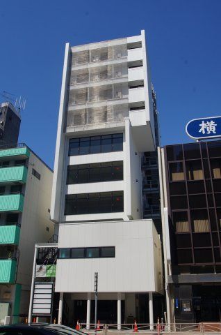 【建物外観】　「吉野町」駅より徒歩1分の築浅マンションです。