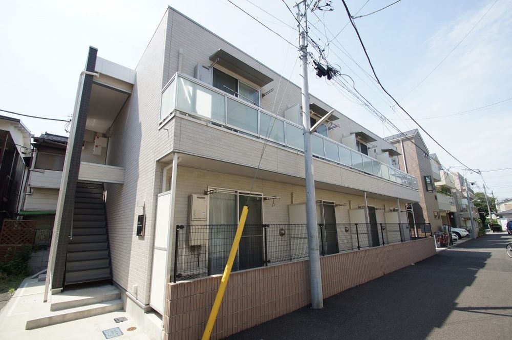 【建物外観】　JR京浜東北線「鶴見」駅より徒歩圏内のマンションです。