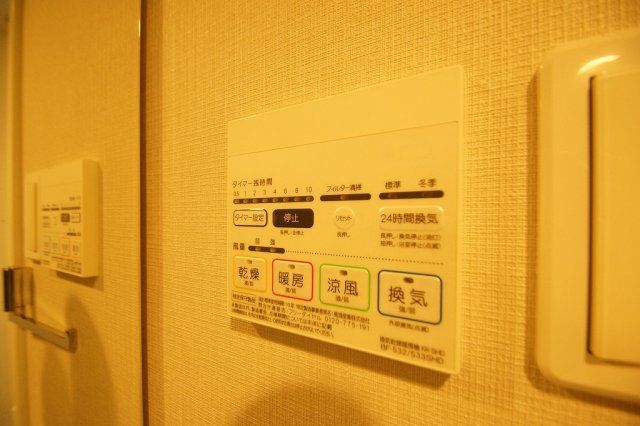 【その他設備】　雨の日のお洗濯に便利な「浴室換気乾燥機」あります。