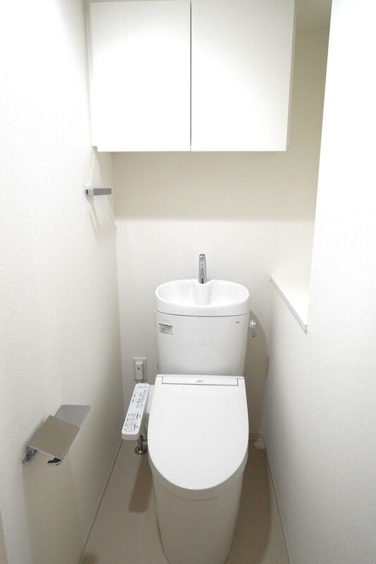 【トイレ】　温水洗浄便座つきトイレ 