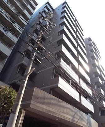 【建物外観】　「京急鶴見駅徒歩5分/鶴見駅徒歩7分」の便利立地なマンションです。