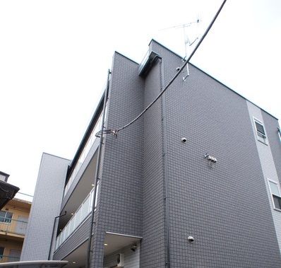 【建物外観】　JR南武線「川崎新町」駅より徒歩８分のマンションです。