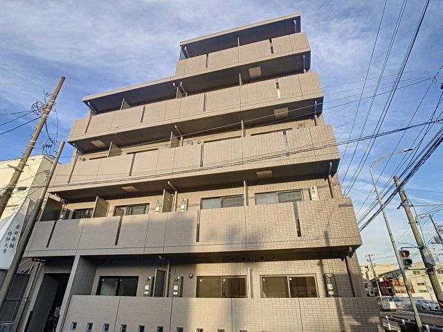 【建物外観】　井土ヶ谷駅徒歩6分の築浅マンションです
