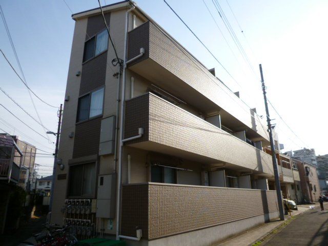 【建物外観】　子安駅徒歩3分のアパートです。