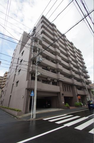 【建物外観】　人気エリア「横浜」駅より徒歩圏内の分譲賃貸マンションです。