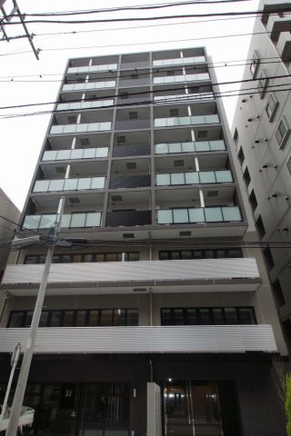 【建物外観】　JR「横浜」駅より徒歩９分の築浅高級分譲マンション。