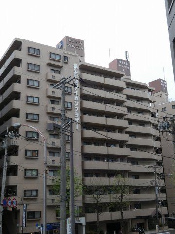 【建物外観】　横浜駅徒歩8分のマンションです。