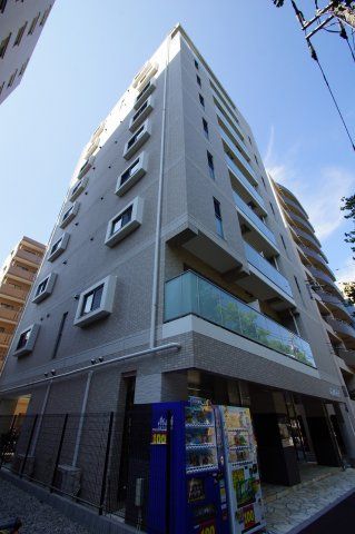 【建物外観】　阪東橋駅徒歩4分の築浅マンションです
