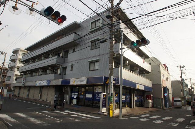 【建物外観】　南武線「矢向」駅より徒歩2分の駅近賃貸マンションです。