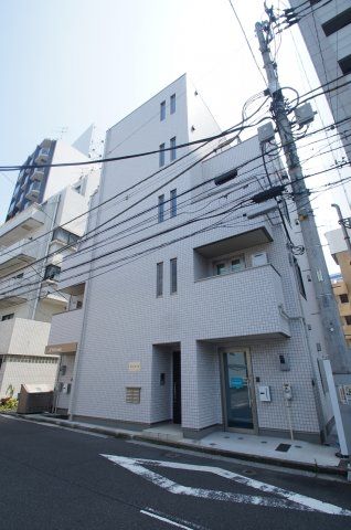 【建物外観】　横浜駅徒歩9分のマンションです。