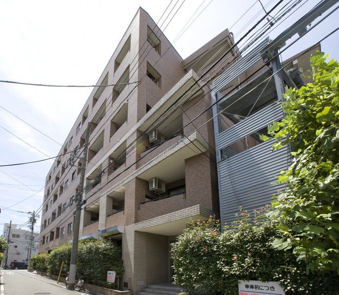 【建物外観】　横須賀線「新川崎駅」徒歩13分のマンションです。