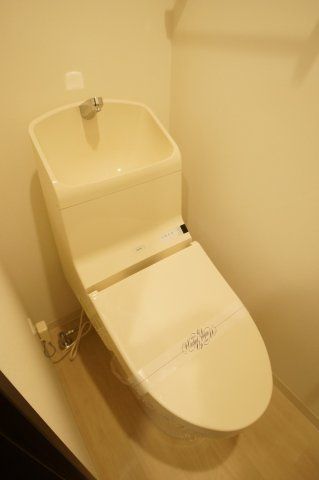 【トイレ】　「温水洗浄便座付きトイレ」