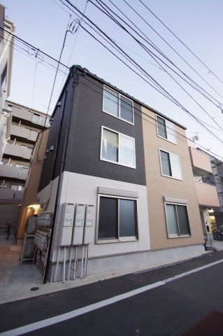 【建物外観】　京浜急行本線「梅屋敷」駅より徒歩10分のアパートです