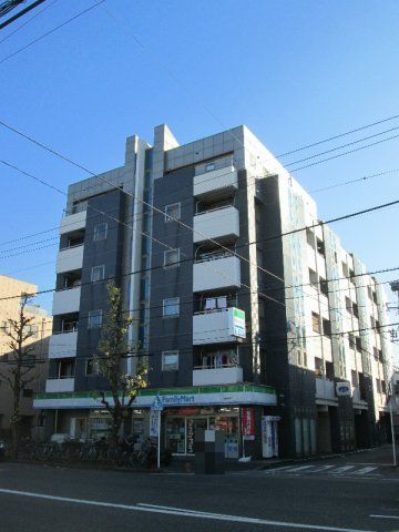 【建物外観】　川崎駅のマンションです。