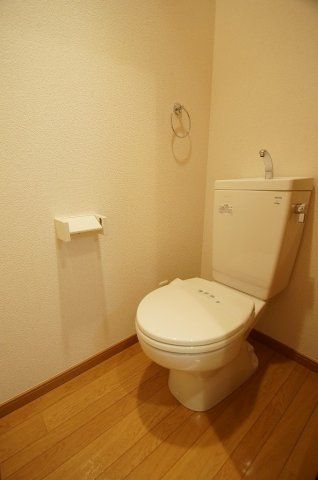 【トイレ】　個別タイプのトイレ