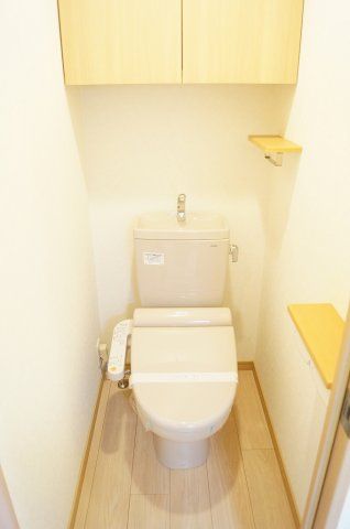 【トイレ】　温水洗浄便座つきトイレ