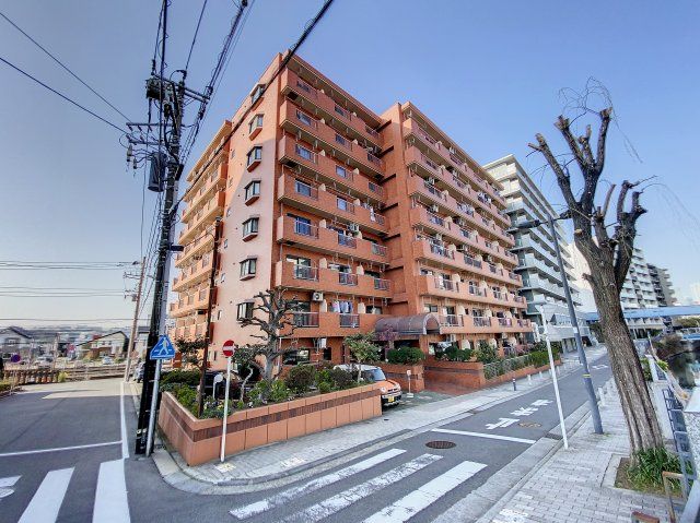 【建物外観】　横浜駅徒歩圏内の分譲賃貸マンションです。