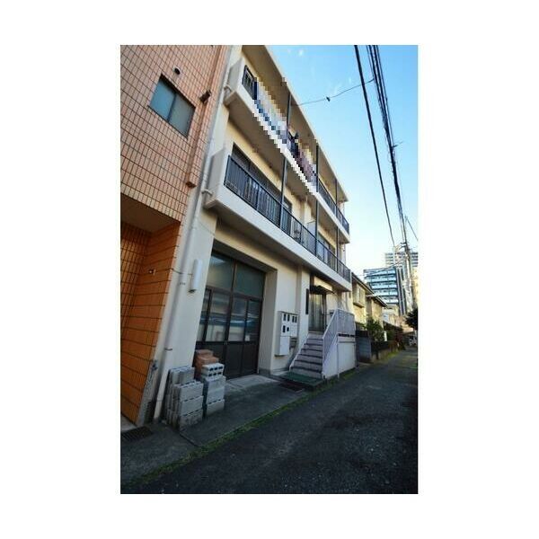 【建物外観】　横浜駅徒歩圏内のマンションです